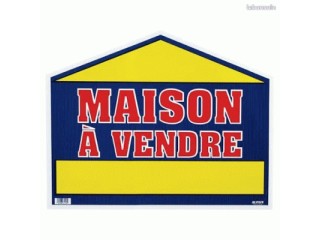 FRANCE Proche mer - Maison de ville rénovée avec 2 appartements F3 + extérieurs + garage