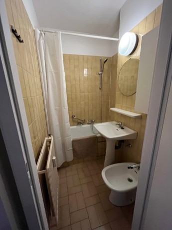 studio-entierement-meuble-de-25-m2-au-centre-ville-de-ixelles-big-3