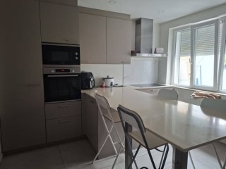 STUDIO (NON MEUBLÉ) AU SOUS-SOL