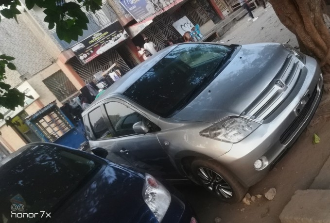 toyota-ist-ordinaire-big-0