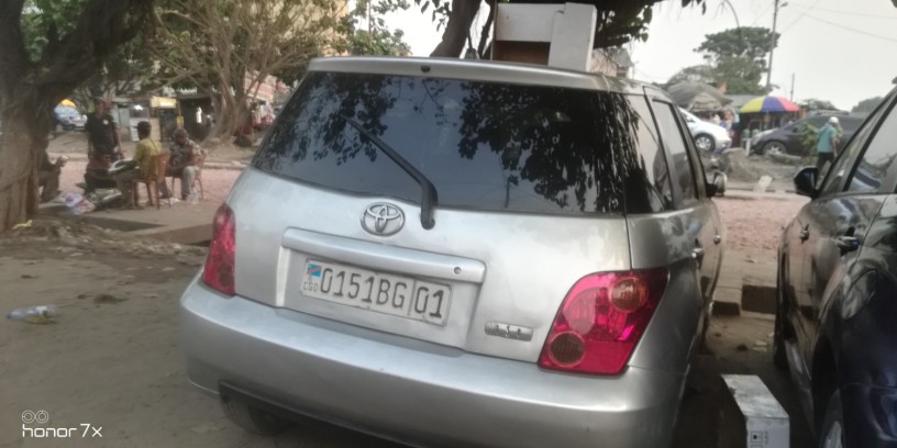 toyota-ist-ordinaire-big-4