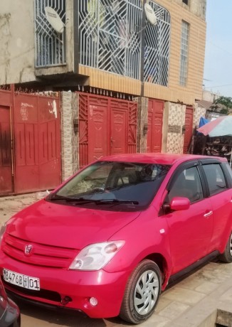 toyota-ist-big-0
