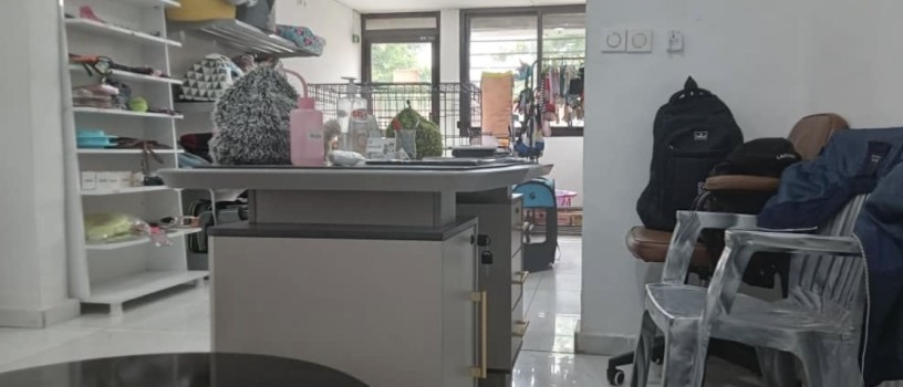 location-de-magasin-au-2-plateau-latrille-big-1