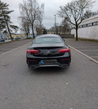 mercedes-benz-e-220-amg-line-big-4