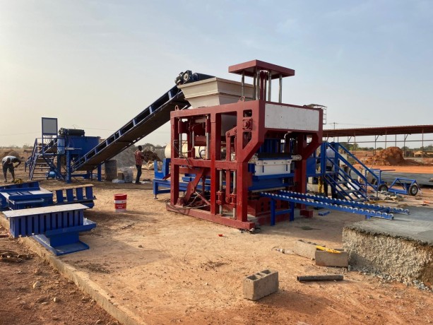machine-a-parpaing-pave-semi-automatique-big-3