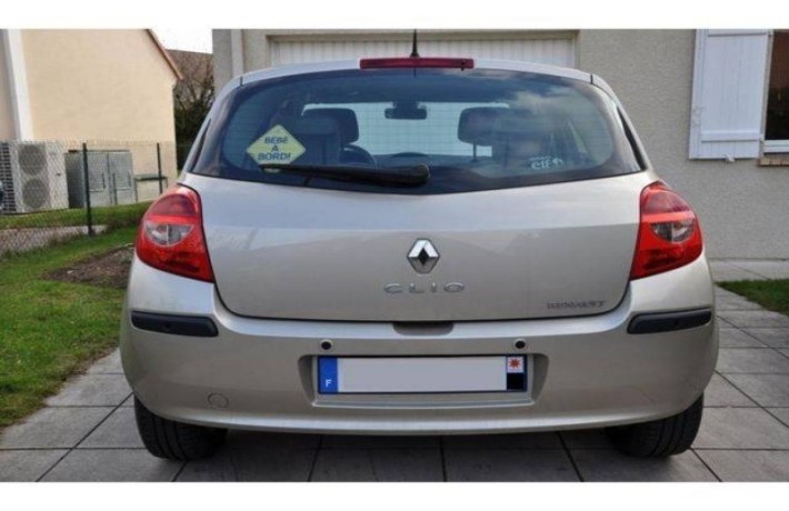 renault-clio-diesel-64-ch-big-1