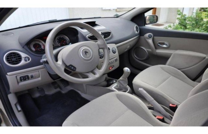 renault-clio-diesel-64-ch-big-3