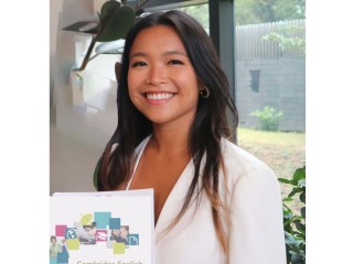 Professeure d’Anglais Native Certifiée | Accent Américain – Tous Niveaux | USA / AUSTRALIE / UK