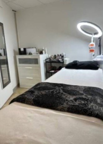 cabine-estheacutetique-agrave-sous-louer-eaux-vive-big-0
