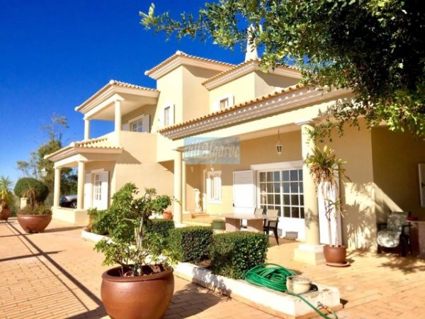 vente-villa-4-chambres-v-faro-santa-barbara-nexe-portugal-big-0