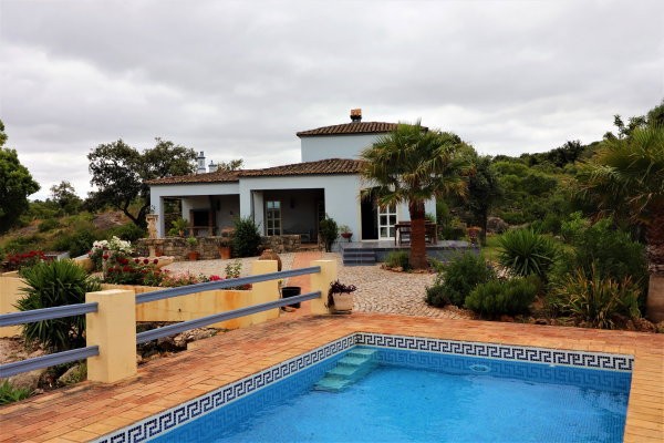 vente-villa-4-chambres-avec-terrain-de-25-hectares-faro-big-0