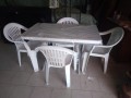 chaise-plastique-avec-manche-et-table-plastique-small-0