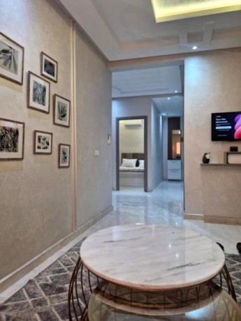 magnifique-studio-meuble-pour-location-longue-duree-a-madame-plaza-1-pieces-big-0