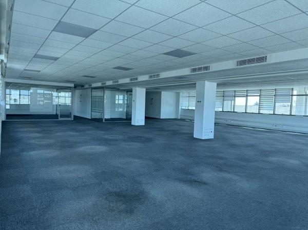 super-bureau-1650-m2-hs-au-lac-2-big-0