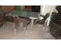 chaise-plastique-originale-avec-pieds-en-fer-inoxydable-small-0
