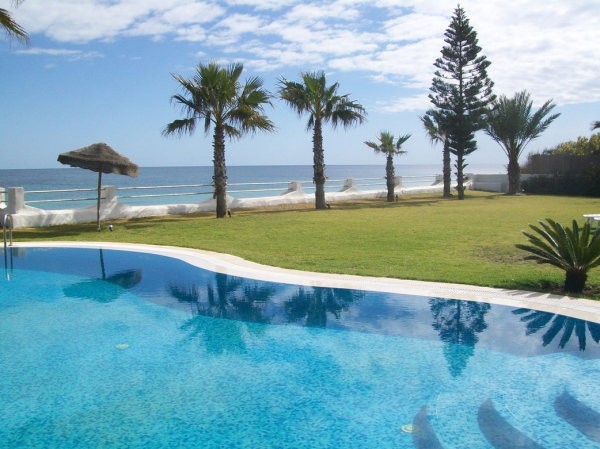 superbe-villa-pieds-ds-leau-chott-meriem-big-0