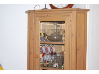 Armoire de coin en * MERANTI * ( bon état)