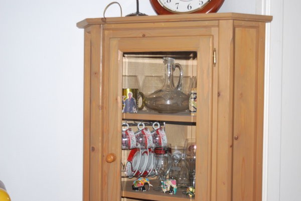 armoire-de-coin-en-meranti-bon-etat-big-0