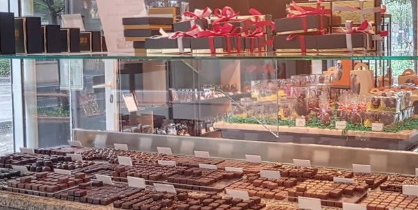 chocolaterie-boutique-et-laboratoire-murs-et-fonds-big-0