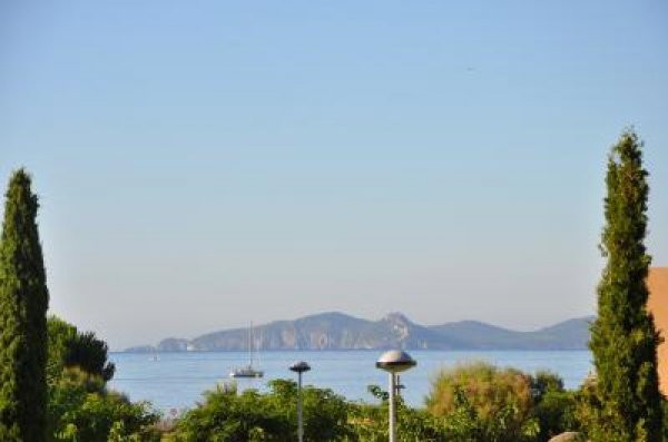 location-appartement-t2-vue-mer-ile-porquerolles-londe-les-maures-var-big-0