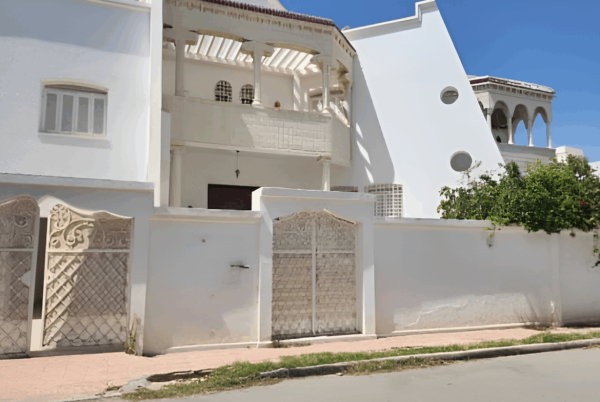 vente-magnifique-villa-atage-khezama-ouest-13-piaces-sousse-big-0