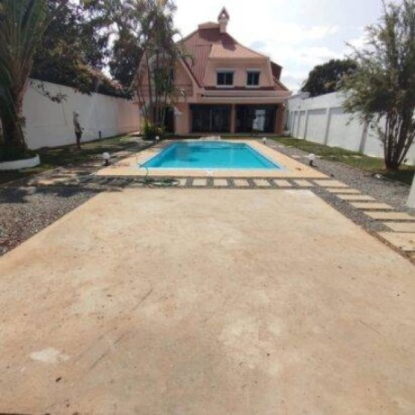 ivandry-grande-villa-f5-de-standing-avec-piscine-grand-jardin-arbore-et-groupe-electrogene-dans-le-lotissement-bonnet-a-2-pas-des-ecoles-big-0