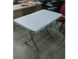 Table blanc 1m20cm et chaise plastique original