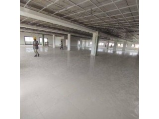 ALAROBIA ANOSIVAVAKA – IMMEUBLE NEUFDE STANDING AVEC DES LOCAUX DE 856.78M² A 5550M² EN BORD DE ROUTE PRINCIPALE A 2 MINUTES D’ANKORONDRANO – REF :