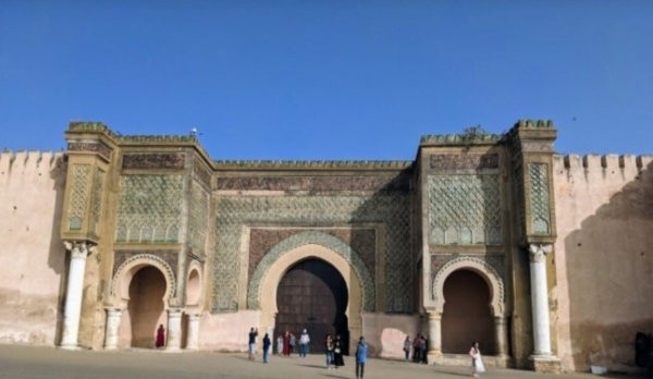 commerces-agrave-vendre-place-el-hedim-meknegraves-dans-un-emplacement-touristique-strat-big-0