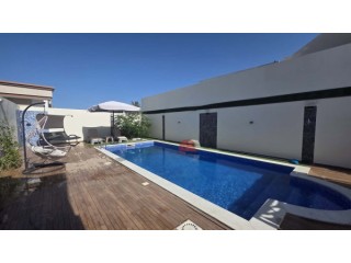 Vente villa avec étage indépendant à Midoun Djerba ZA 5 pièces avec piscine