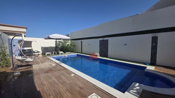 vente-villa-avec-etage-independant-a-midoun-djerba-za-5-pieces-avec-piscine-big-0
