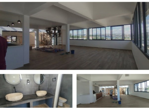 ankorondrano-immeuble-renove-de-standing-de-1070m2-avec-ensemble-de-locaux-professionnels-belle-vue-sur-le-lac-masay-et-grand-parking-dans-une-residence-securisee-big-0