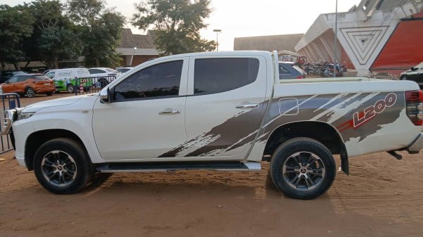 location-de-mitsubishi-l200-longue-duree-big-0