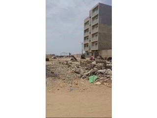 Terrain angle à vendre pieds dans l'eau 214m² bail individuel à Yoff-Diamalaye plage