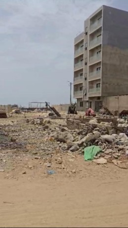 terrain-angle-a-vendre-pieds-dans-leau-214m2-bail-individuel-a-yoff-diamalaye-plage-big-0