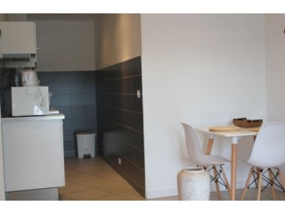 IVANDRY APPARTEMENT T2 MEUBLÉ ÉQUIPÉ AVEC GROUPE ELECTORGENE - ASCENSEUR ET BELLE VUE A 2 PAS DES ÉCOLES