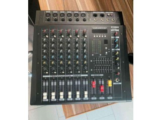 DES TABLES DE MIXAGES DE 2 A 16 PISTES DE MARQUE YAMAHA A VENDRE