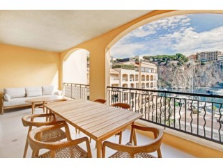 LUXUEUX & UNIQUE APPARTEMENT 3 CHAMBRES AVEC VUE LE PORT & VILLE A FONTVIEILLE - MONACO
