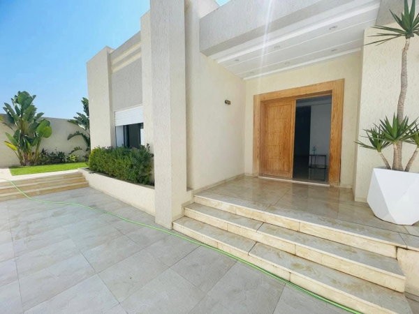 une-villa-moderne-haut-standing-a-chatt-mariem-sousse-vue-mer-big-0