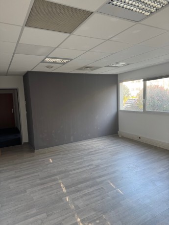 location-bureaux-52-m2-2-pieces-big-0