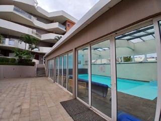 AMBATOBE – APPARTEMENTS T3 MEUBLéS DANS UNE RESIDENCE SECURISEE AVEC PISICNE CHAUFFEE – SALLE DE SPORT ET GROUPE LECTROGENE A 2 PAS DU LYCEE FRANCAIS – R