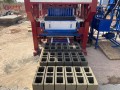 machine-a-parpaing-pave-semi-automatique-ott41sa-small-0
