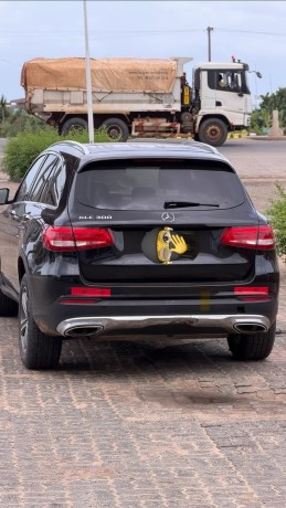 mercedes-benz-glc-300-big-1