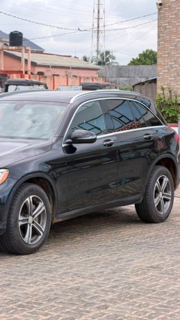 mercedes-benz-glc-300-big-3