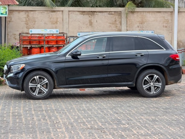 mercedes-benz-glc-300-big-4