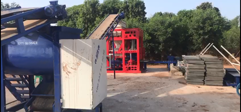 machine-fabrication-de-briques-paves-et-parpaings-agb-31-big-1